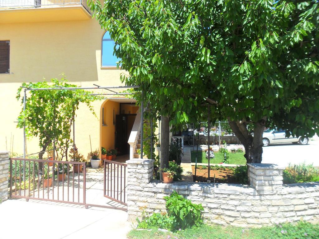 Apartments Stana Sukošan Buitenkant foto